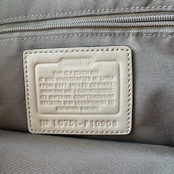 Coach Pebbled Leather Hobo Shoulder Bag | Beige Neutral | Authentic - Picture 6 of 9